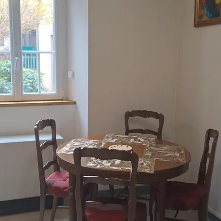 Calme, Lumineux, 4 Personnes, Parking *